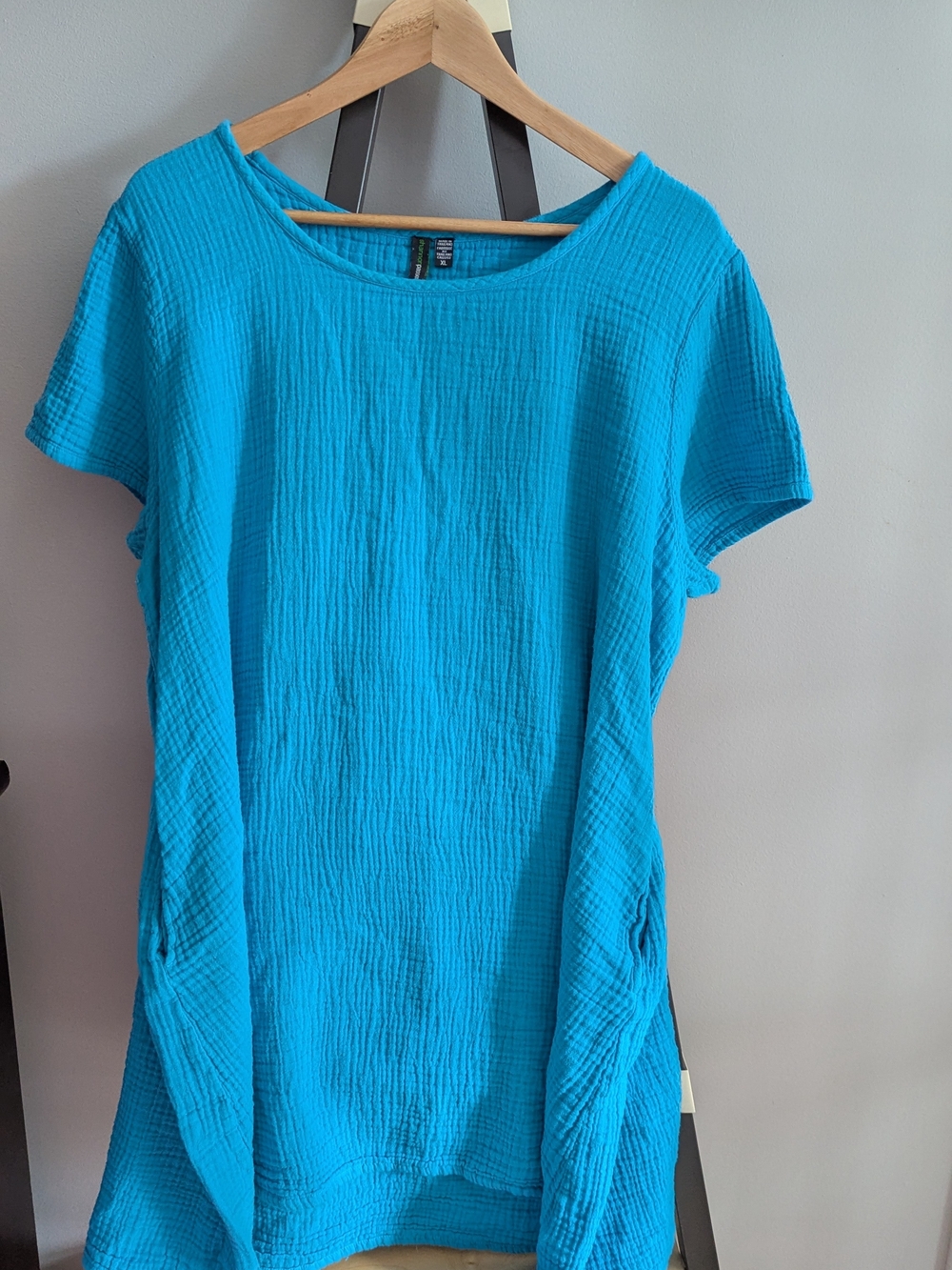 Relaxed Crinkle Tunic in Bright Turquoise - Picture 4 of 7